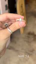 rainbow moonstone size 7.5 ash